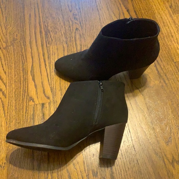 Old Navy Black Heeled Boots sized 9, worn once or twice - Picture 2 of 5